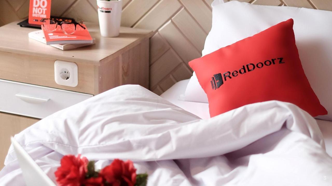 Reddoorz Marieline 2 Hotel TP. Hồ Chí Minh Ngoại thất bức ảnh