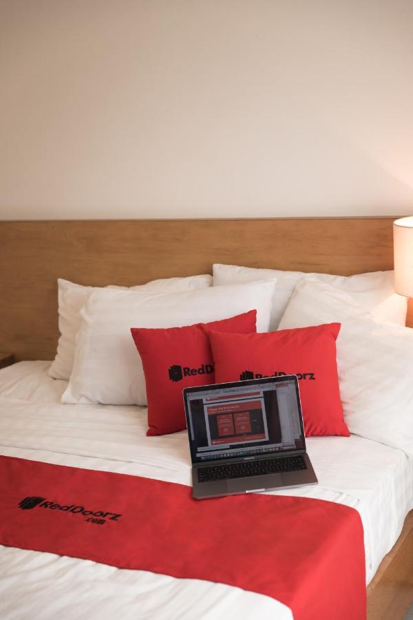 Reddoorz Marieline 2 Hotel TP. Hồ Chí Minh Ngoại thất bức ảnh